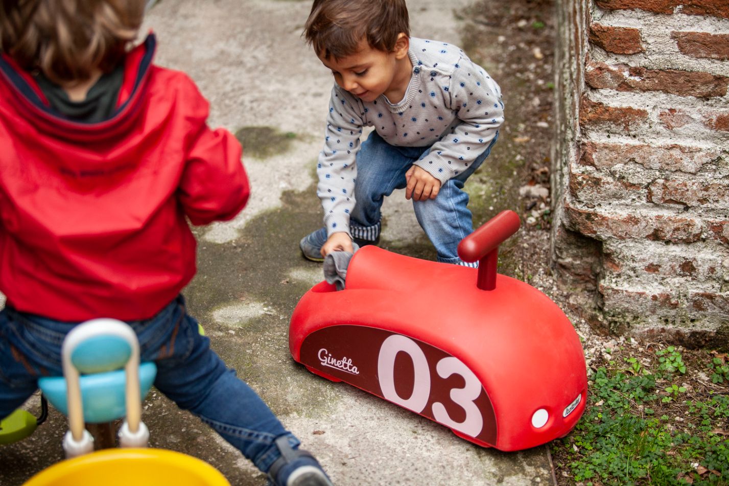 Ginetta en rouge cerise
