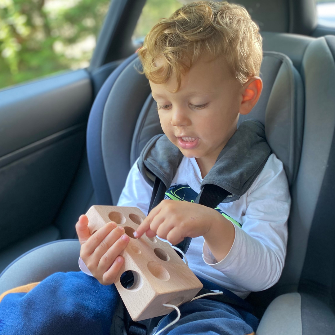 Jeu d'enfilage en bois avec fromage et souris - Montessori