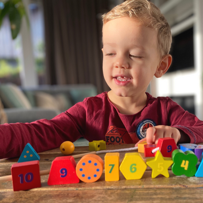 Jeu en bois d'enfilage - Montessori