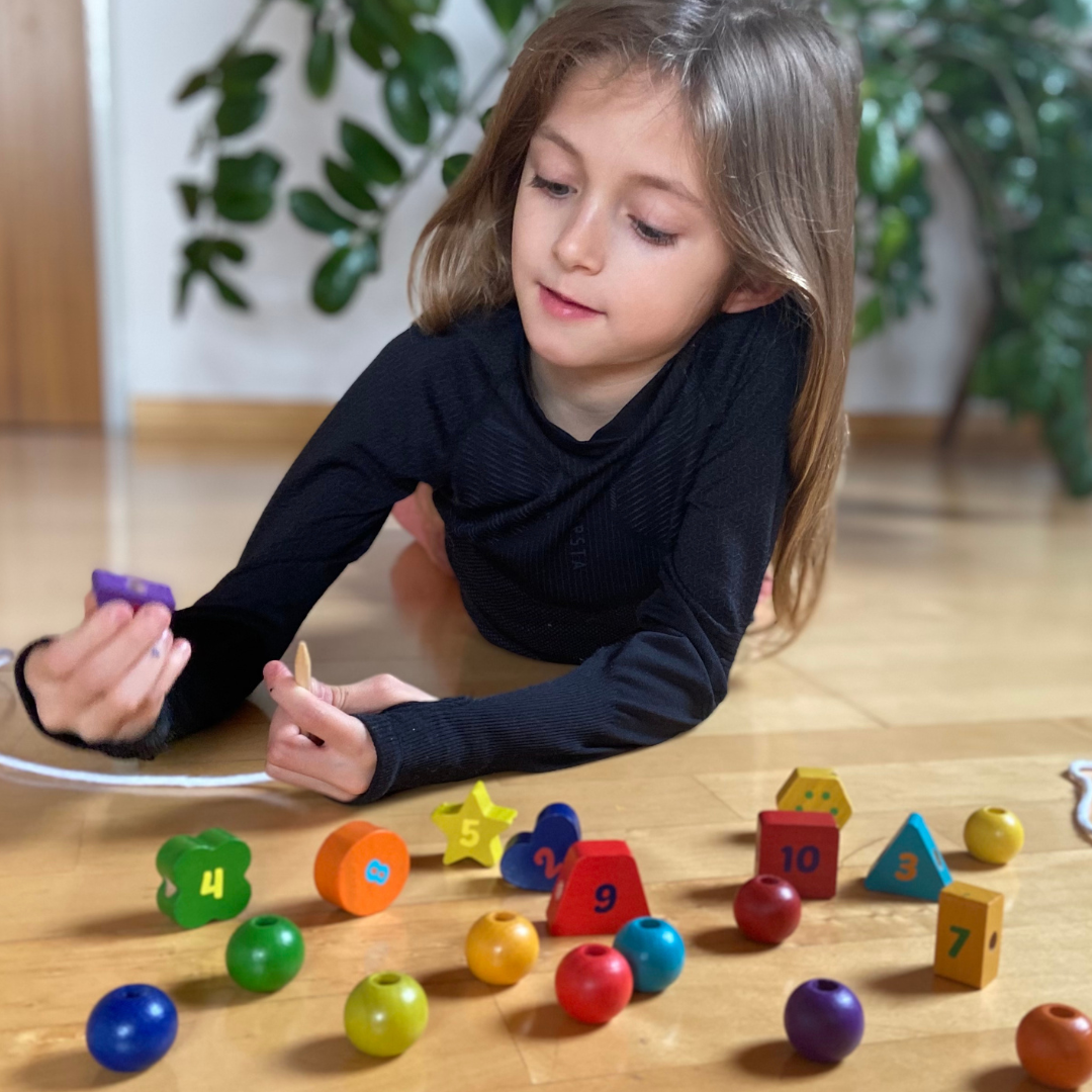 Jeu en bois d'enfilage Montessori  en bois